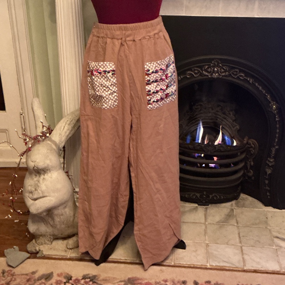 Women's Tan Wide-Leg Pants with Patterned Pockets